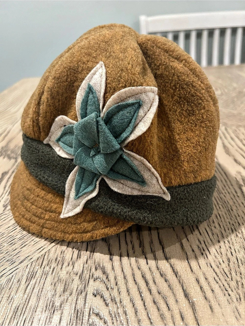 Vintage Wool-Style Floral Hat in Brown & Green Like New